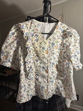 Floral Ruffle Button-Front Women’s blouse - Cream with Multi Floral Print